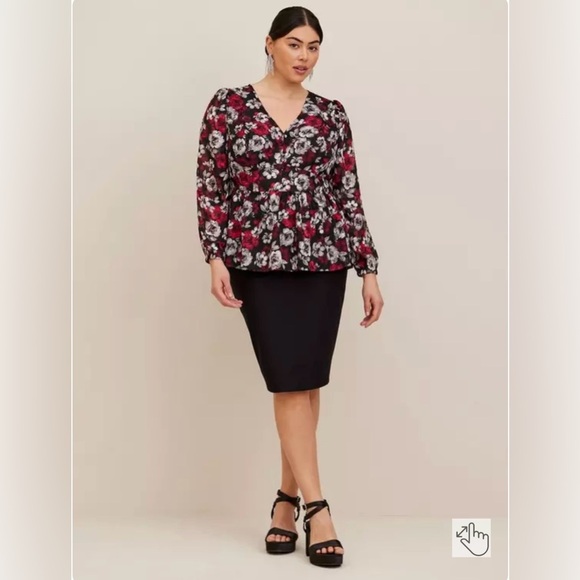 TORRID Size 00 0X XL Red White Peplum Chiffon Floral Top NWT R$59 - Picture 3 of 11
